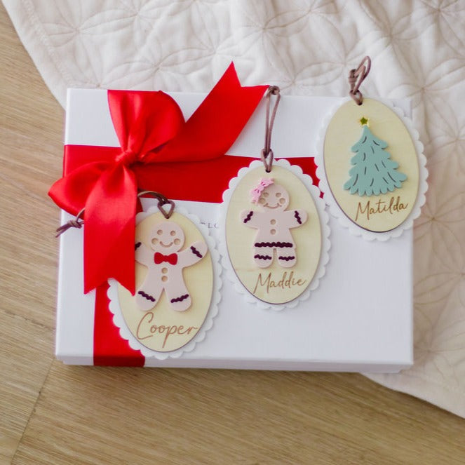 Christmas Tree Scalloped Decoration