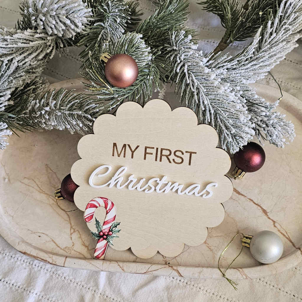 Scalloped First Christmas plaque with Watercolour design